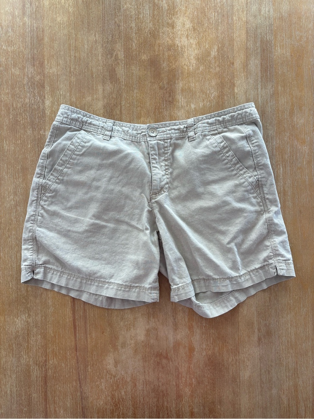 Bandolino khaki utility shorts size 8